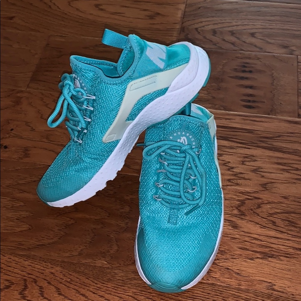 NIKE air hurache run